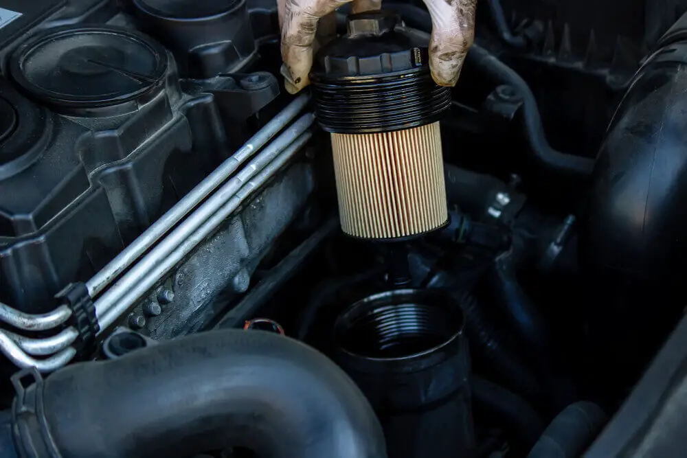 can a loose oil filter cause low oil pressure